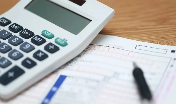 社会人が選ぶノートパソコンの価格相場