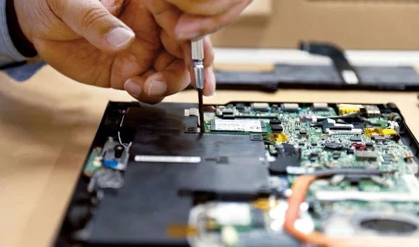 寿命がきたノートパソコンのバッテリーを交換する方法・費用を紹介