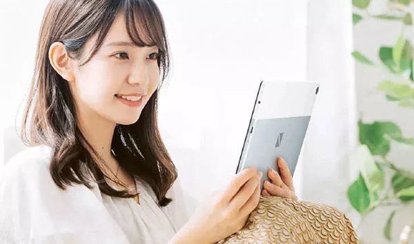 8インチタブレットの大きさをチェック！片手持ちできるサイズがポイント｜NEC LAVIE公式サイト