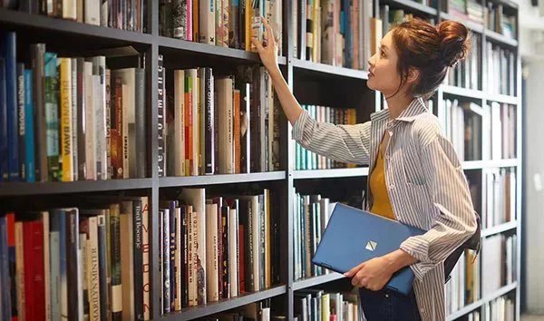 【重量】軽さ、価格、使いやすさのバランスに注意しよう（ノートパソコン）