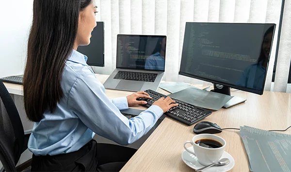 4｜ディスプレイの数や性能をチェックする