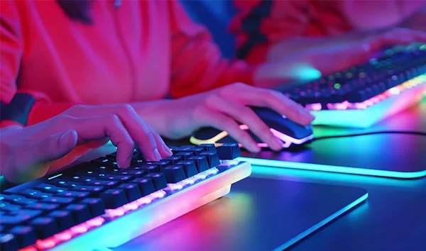 	ゲーミングキーボード