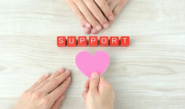 不具合が原因でパソコンをメンテナンスしたい人は<br>修理業者やメーカーサポートに問い合わせてみよう